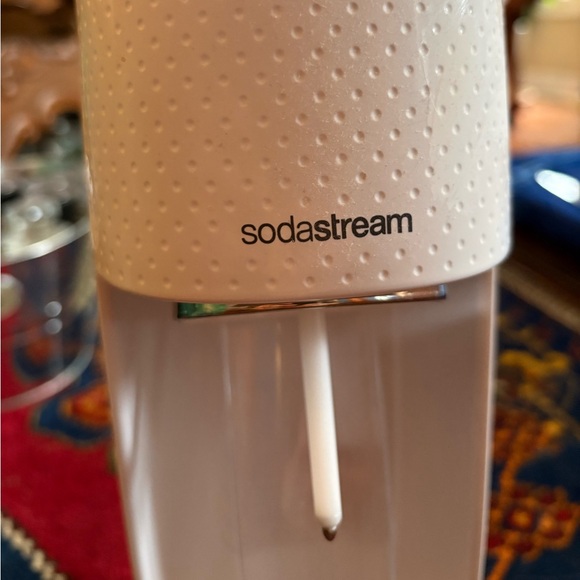 White SodaStream - Picture 2 of 9